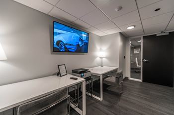 24 hour business center at Lakeview 3200 Apartments, Chicago, IL